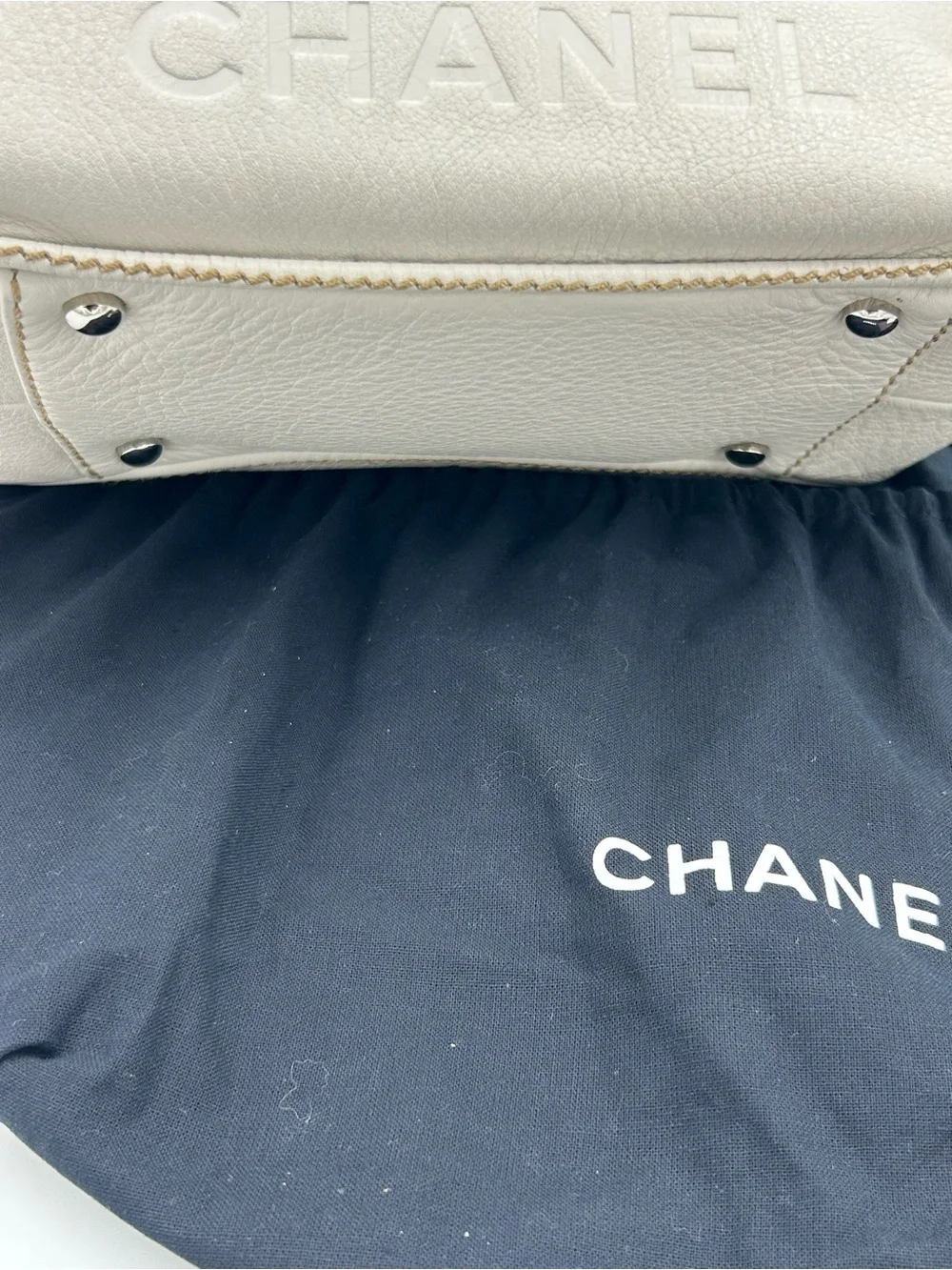 Women Chanel, LAX Cream pebbled grain leather bowler bag series 8 made in Italy